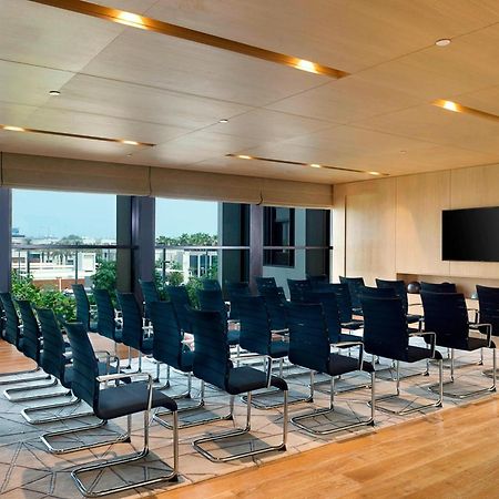 La Ville Hotel & Suites City Walk Dubai, Autograph Collection Kültér fotó Meeting room at the Westin Mumbai International Airport