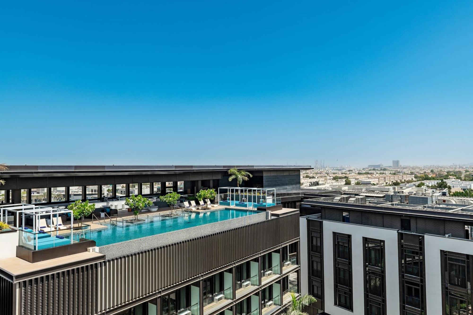 La Ville Hotel & Suites City Walk Dubai, Autograph Collection Kültér fotó The rooftop pool at the hotel