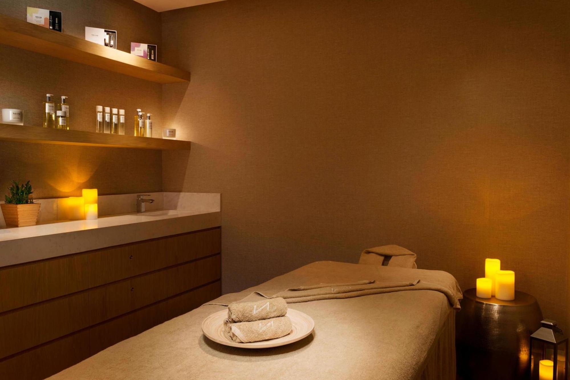 La Ville Hotel & Suites City Walk Dubai, Autograph Collection Kültér fotó A treatment room at The Spa at The Landmark