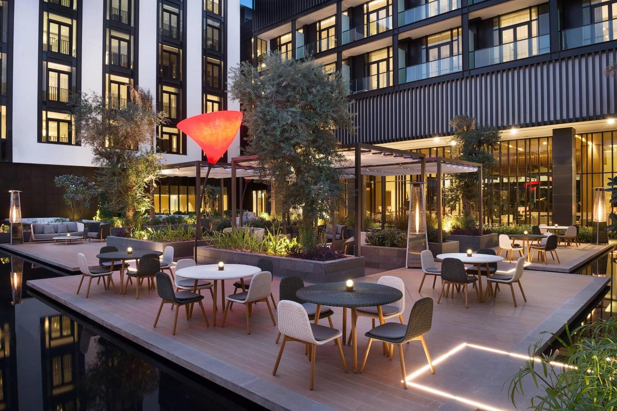 La Ville Hotel & Suites City Walk Dubai, Autograph Collection Kültér fotó The hotel's courtyard