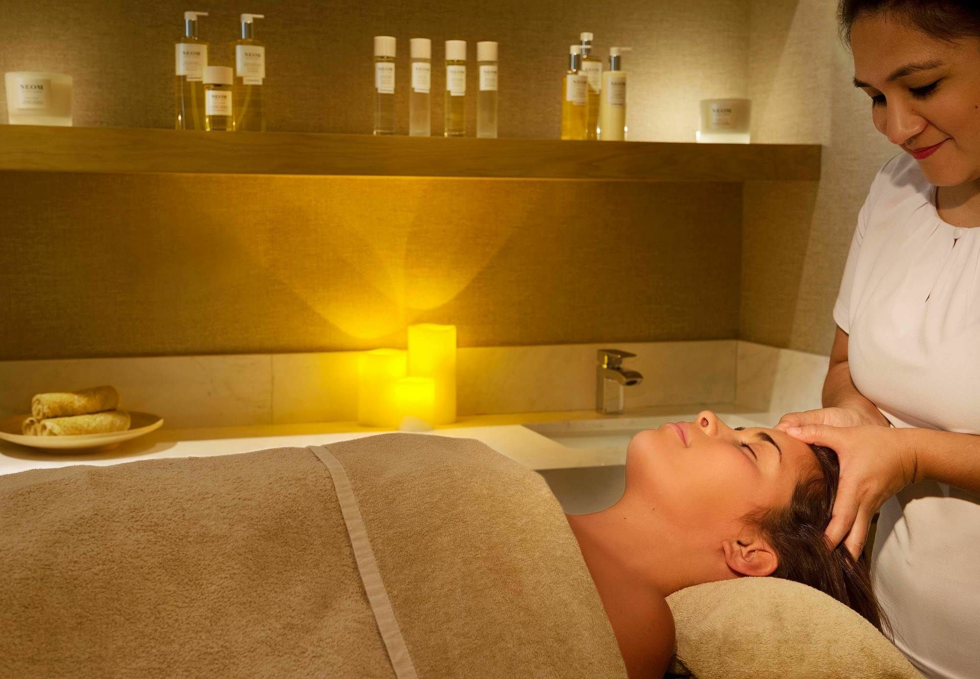 La Ville Hotel & Suites City Walk Dubai, Autograph Collection Kültér fotó A spa treatment