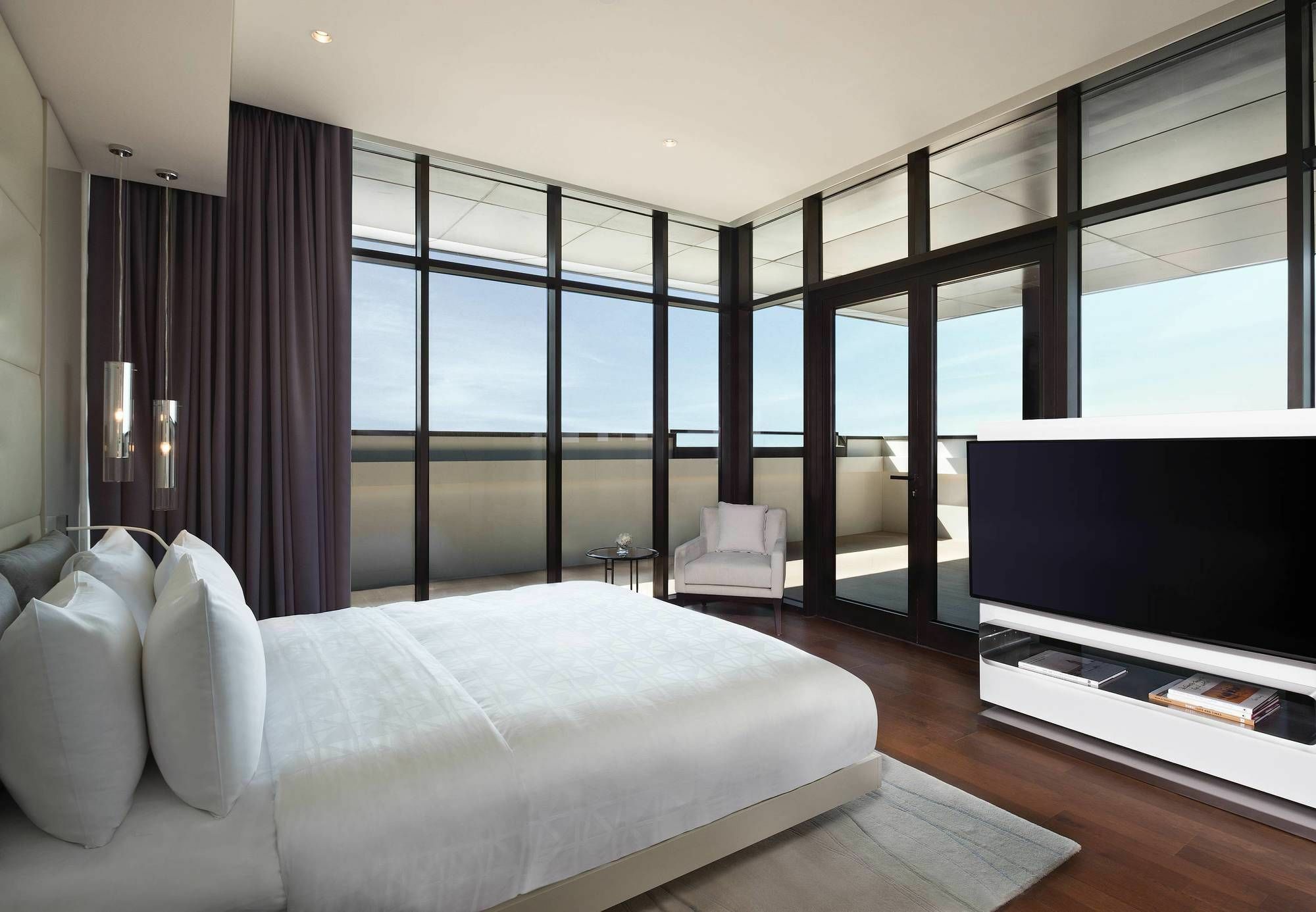 La Ville Hotel & Suites City Walk Dubai, Autograph Collection Kültér fotó A bedroom at the hotel